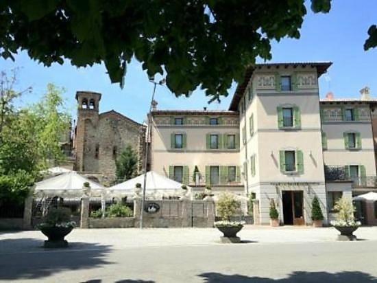 Cora Hotels Leon D'Oro CastellʼArquato المظهر الخارجي الصورة